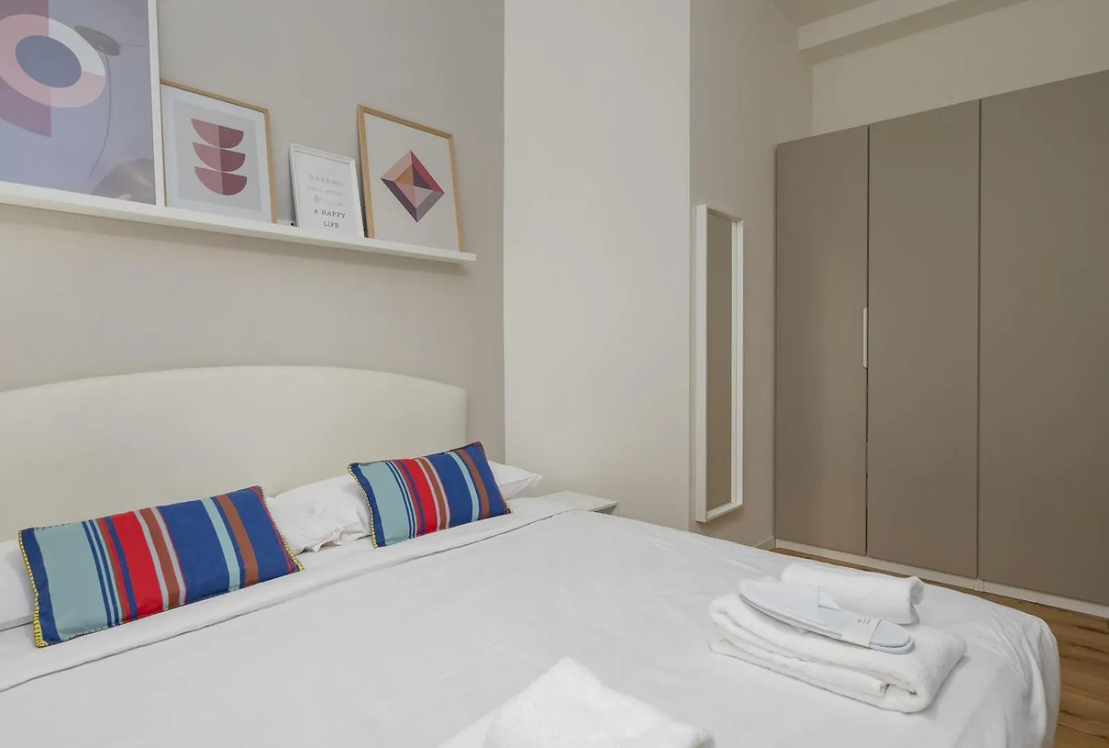 Central & Modern Porta Vittoria-Duomo Apartments By Rentopolis Milan