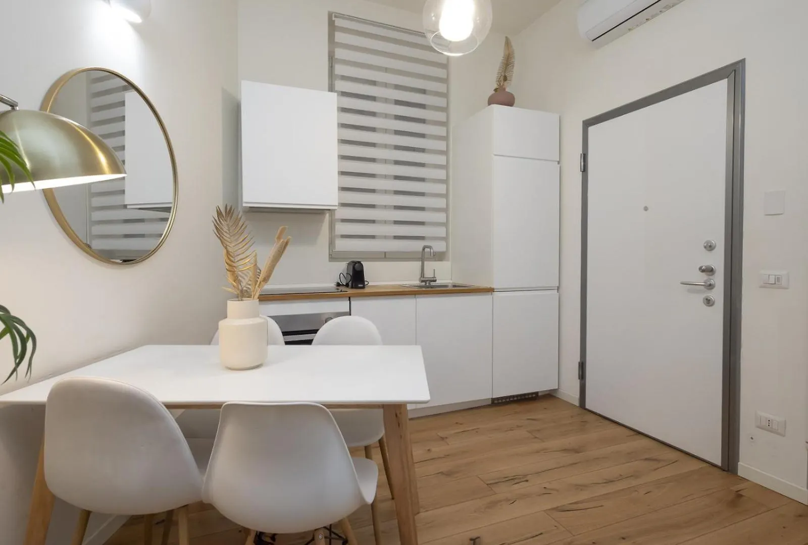 Central & Modern Porta Vittoria-Duomo Apartments By Rentopolis Milan Italy