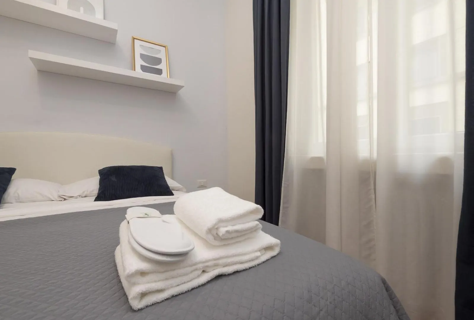Central & Modern Porta Vittoria-Duomo Apartments By Rentopolis Milan Italy