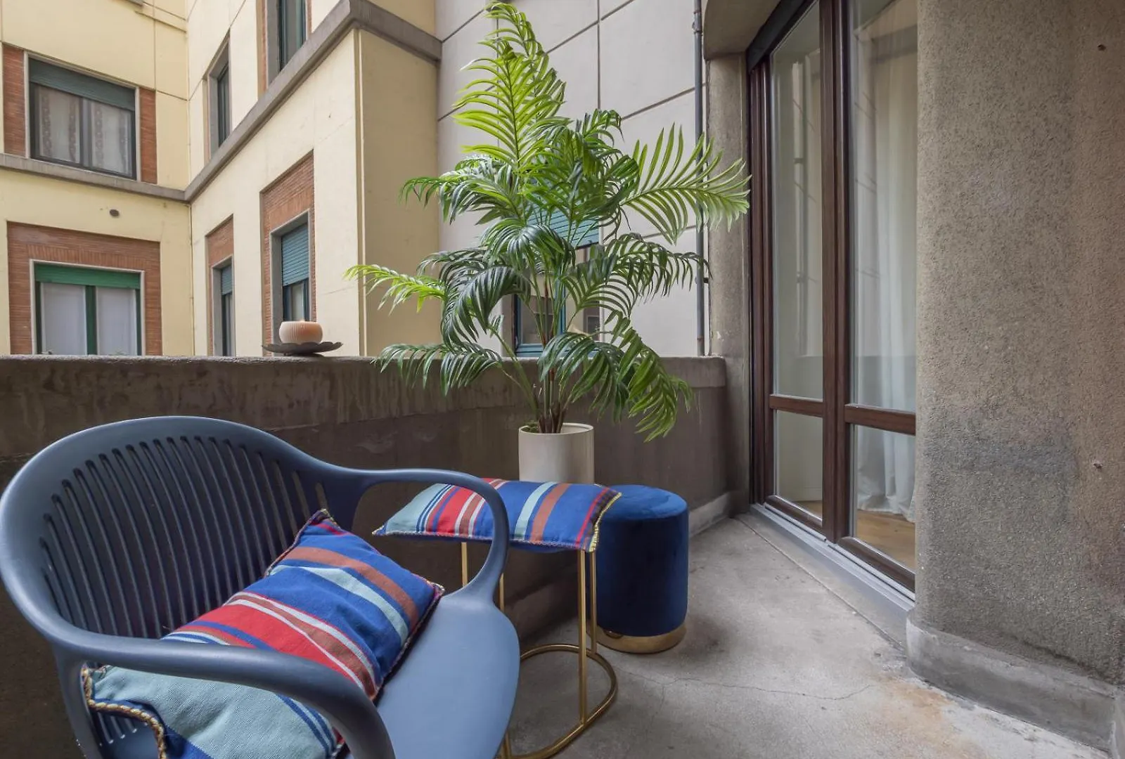 Central & Modern Porta Vittoria-Duomo Apartments By Rentopolis Milan Italy
