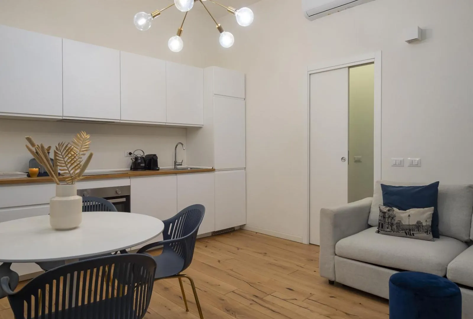 Central & Modern Porta Vittoria-Duomo Apartments By Rentopolis Milan Italy
